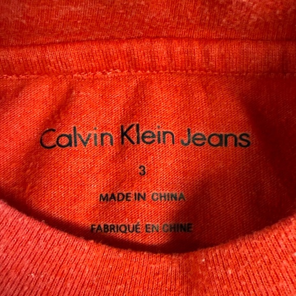 Calvin Klein - Red Tee with Black Logo - Picture 3 of 3